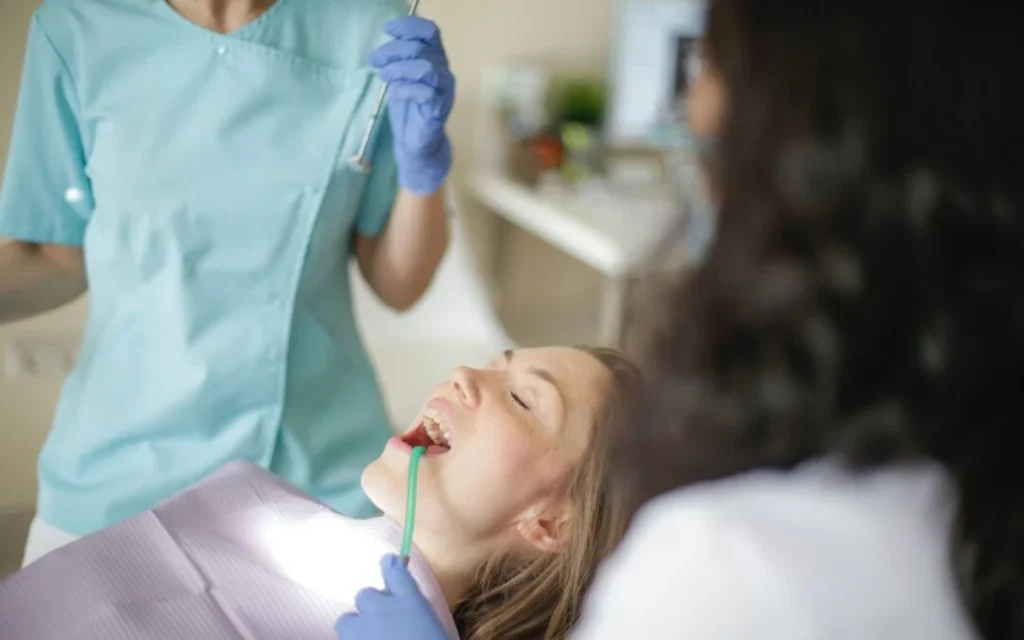 How Dentists Spot Cracks Barnsley